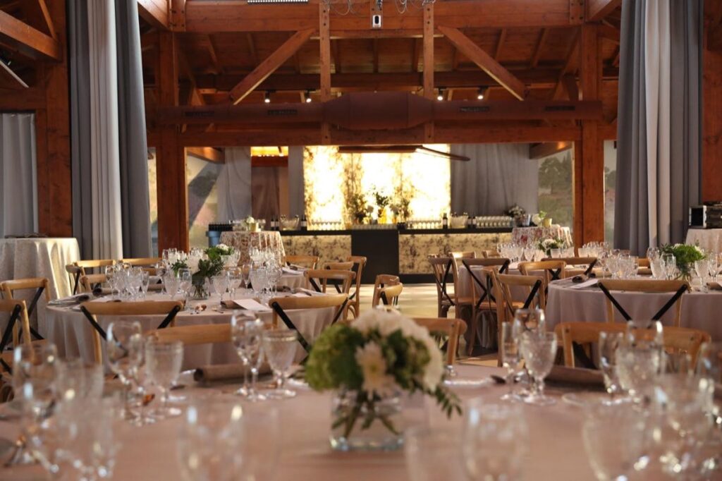 Plan a hassle-free anniversary catering event